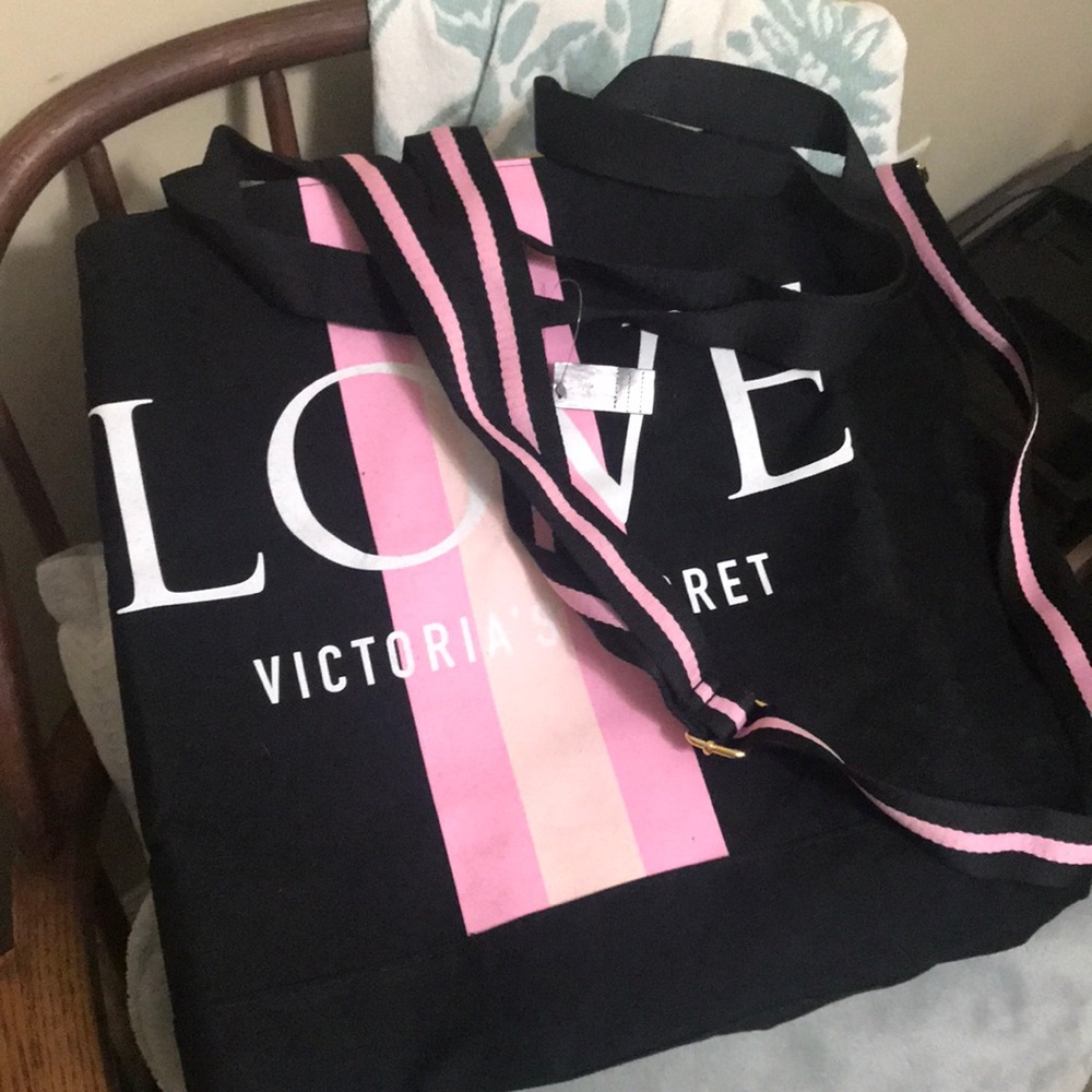 New Victoria’s Secret Travel Tote